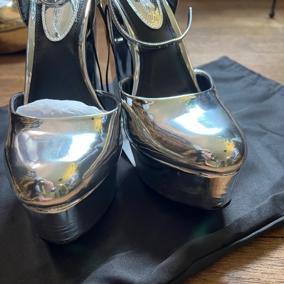 EXPRESS Metallic Rounded Toe
Platform Pumps - Picture 9 of 11